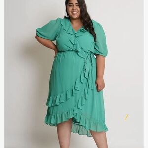 Gabby Skye Vibrant Green Dress , Size 24W 🪷